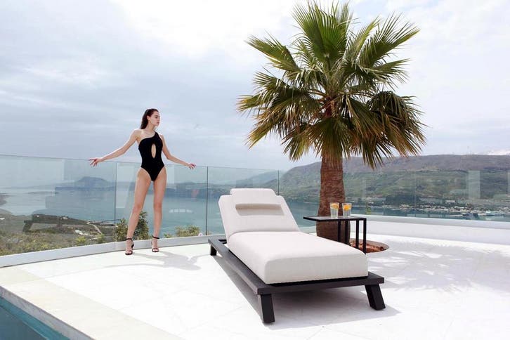 Flow. Crystal daybed graumel chalk |   Sunbrella | SALE, Tuin en Terras, Tuinsets en Loungesets