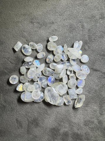 Lot de 75 carats de Pierre de Lune à facettes Mixte à