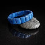 Bracelet en lapis-lazuli naturel saupoudré de pyrite. Perles