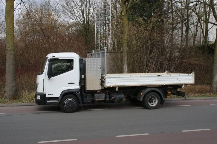 Veiling: Vrachtwagen Kipper Nissan NT500 Diesel 2017, Autos, Camions, Enlèvement