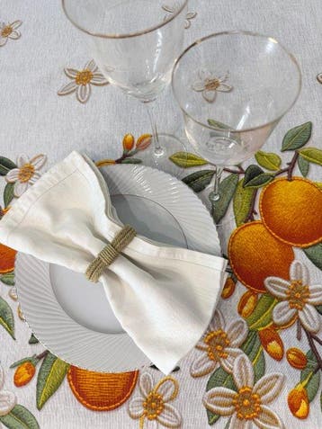 Elegant tafelkleed voor grote tafeldekken aan de Amalfikust