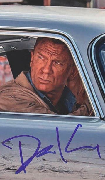 Daniel Craig - James Bond No Time To Die — Signed still by