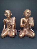 Beelden van de twee favoriete discipelen van Boeddha (42