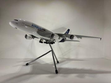 LUPA 1:200 - Avion miniature - Airbus A380