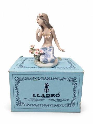 Lladró - Beeldje - Lladró - Hawaiana cogiendo flores -