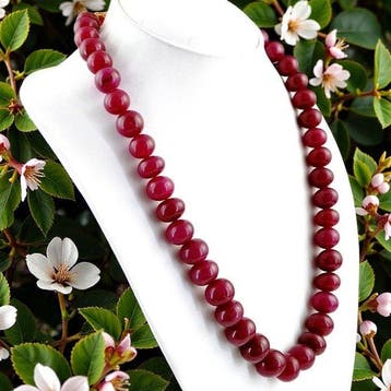 Echt mooie ketting, handgemaakt, met ronde vlakke robijn