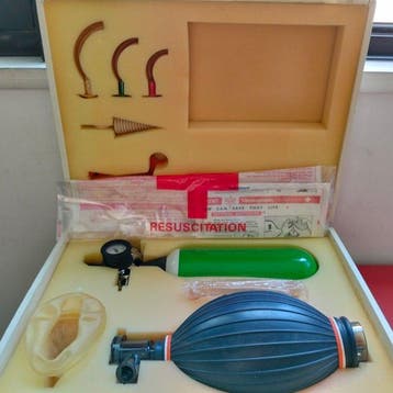 Armoire à pharmacie - Celluloïd - Trousse de premiers