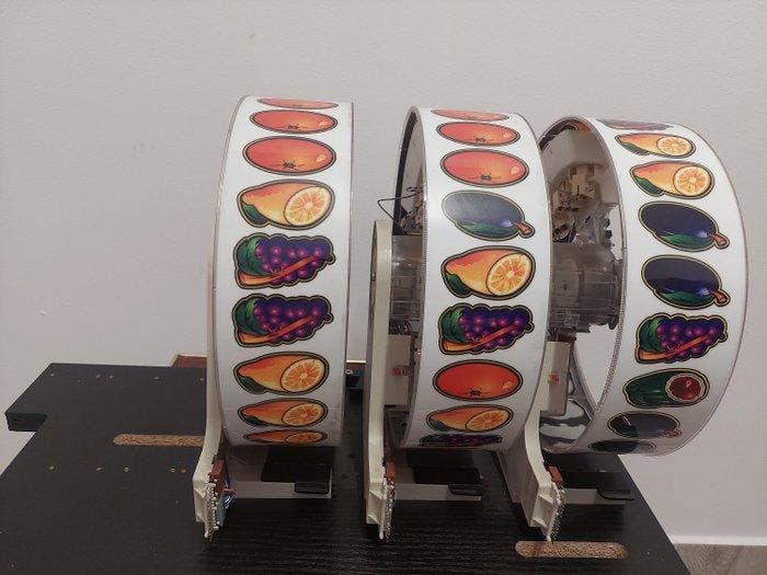 Gokautomaat - Het interieur van een speelautomaat, Antiquités & Art, Antiquités | Assiettes décoratives & Carrelages