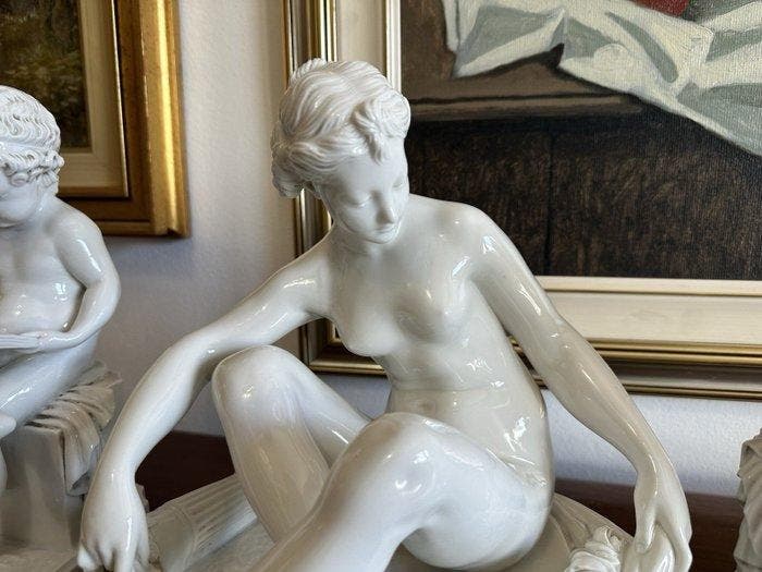 Volkstedt (Rudolstadt), Germania - Figuur - Flora (dapres, Antiek en Kunst, Antiek | Glaswerk en Kristal