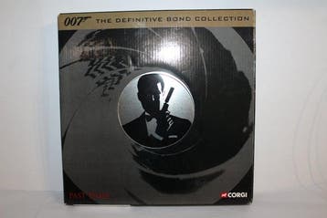 James Bond, Rare Past Times Bond Definite Collection - Ref