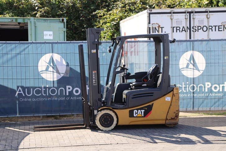 Veiling: Heftruck Caterpillar 2ET4000 Elektrisch 1790kg 4.8m, Articles professionnels, Machines & Construction | Chariots élévateurs & Transport interne