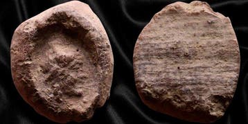 Oud-Romeins Aardewerk Tessera die een toneelmasker afbeeldt