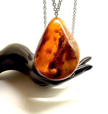 Ancien motif naturel, pendentif et collier en ambre baltique