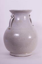 Un grand vase en poterie chinoise de type GE des années