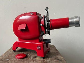 Leitz Prado, rood overgespoten | Projecteur de diapositives