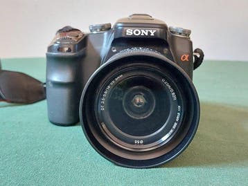 Sony 100 / Sony DT 3.5 – 5.6 / 18 – 55 SAM zoomlens /