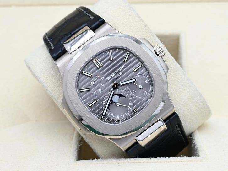 Patek Philippe Nautilus 5712G Year 2019 (Full Set), Bijoux, Sacs & Beauté, Montres | Hommes, Enlèvement ou Envoi