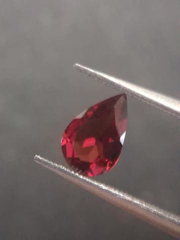 Natural Red Garnet - Rhodolite - 0.815 ct - pear - unheated-, Verzenden