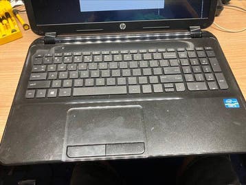 HP HP 15 inch Notebook PC black ,with power adapter core I5, Nieuw