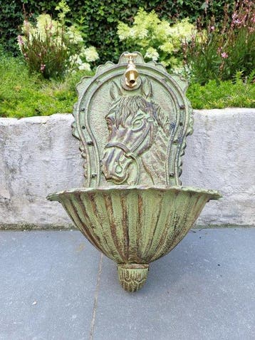 Decoratief ornament - Europa - Gietijzeren wandfontein