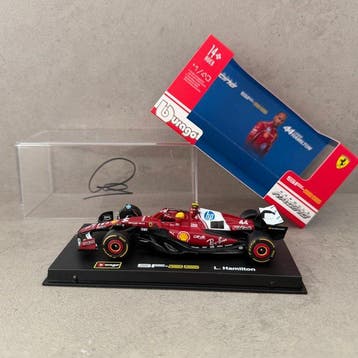 Ferrari - Ferrari SF-25 1/43 Signed - Lewis Hamilton - 2025, Nieuw