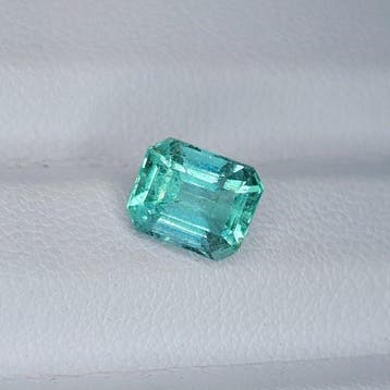 Zonder minimumprijs Smaragd - 1.64 ct - International