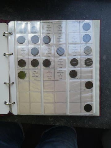 Duitsland. Lot von 123 Münzen im Vordruckalbum Deutsches