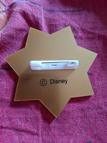 Disney Parks Buffalo bills wild west show Badge, Verzamelen, Nieuw