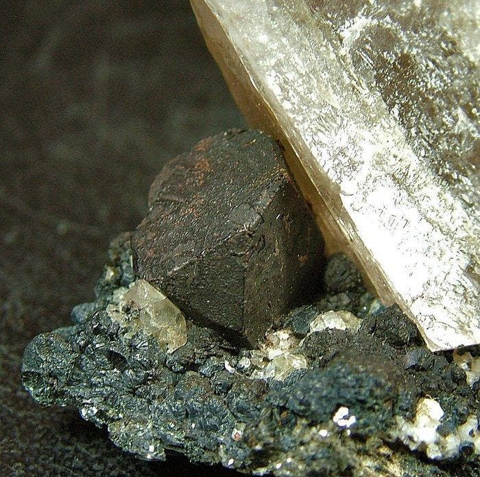 CW2135 Rarissima Cafarsite Kristal op matrix - Hoogte: 43 mm, Collections, Minéraux & Fossiles