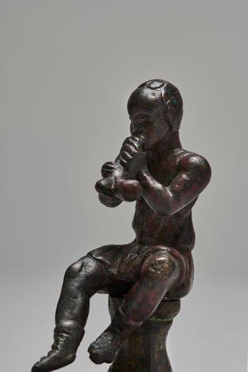 Oud-Romeins Bronzen uitzonderlijke zittende muzikant die, Verzamelen