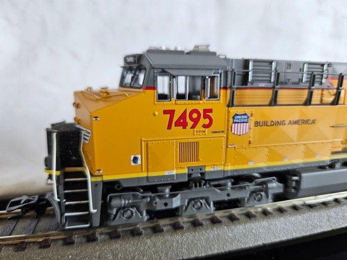Trix H0 - 25440 - Diesellocomotief (1) - GE ES44AC #7495 -, Hobby en Vrije tijd, Modeltreinen | H0