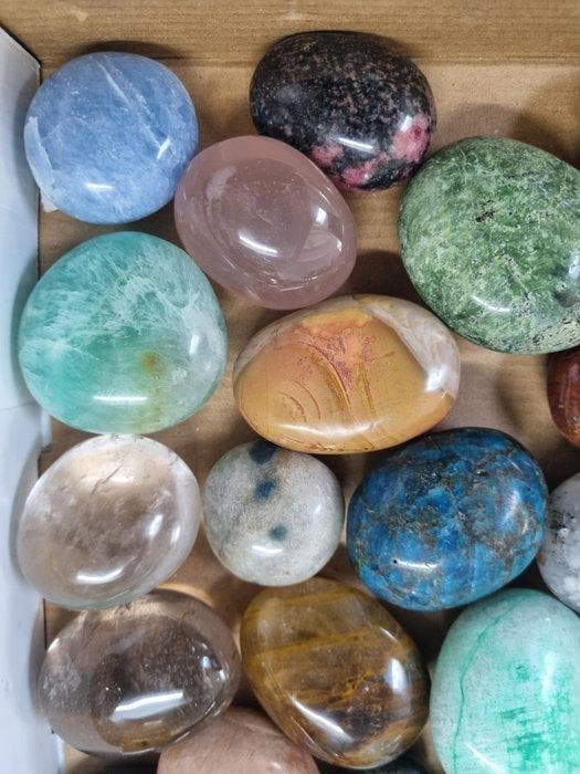 Gros lot HQ — pierres de paume, différents minéraux 6,7–4,2, Collections, Minéraux & Fossiles