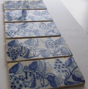 Tegel - Randtegels 5x Eekhoorn en 5x Vogel. - 1650-1700