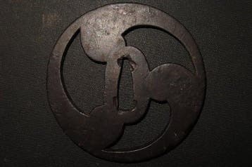 Katana - Fer forgé - C5-926 Daito Mitsudomoe Sukashi Tsuba -