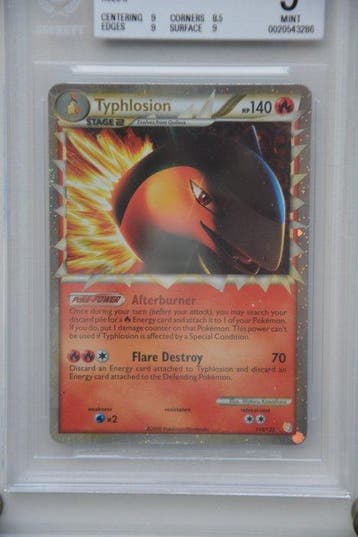 Pokémon - 1 Graded card - Typhlosion 110 Holo, Secret rare,, Hobby en Vrije tijd, Nieuw