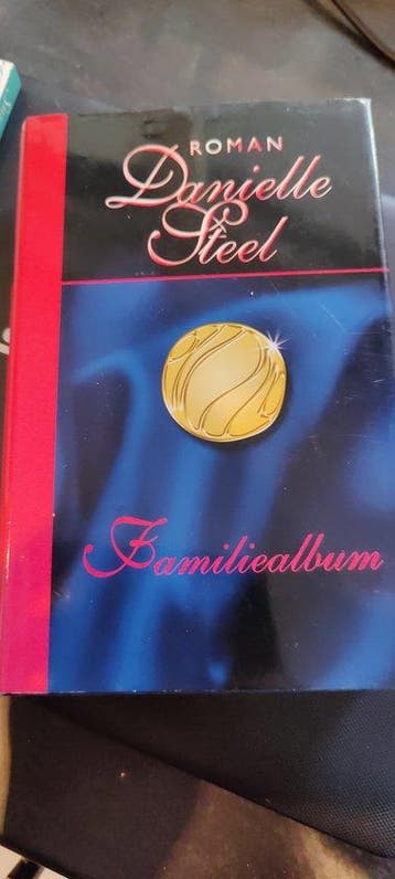 Familiealbum - Danielle Steel 9789051088878 Danielle Steel, Verzenden, Gelezen, Danielle Steel