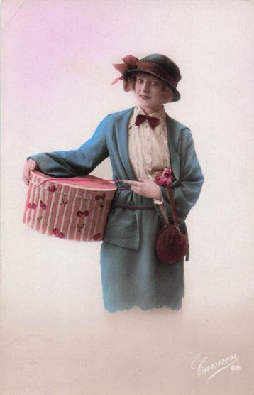 Des femmes portant un chapeau ou une casquette - Carte, Collections, Cartes postales | Étranger
