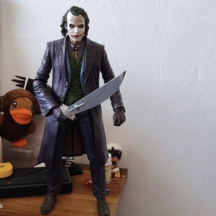 NECA - Beeldje - Joker figure with sword - Hars, Plastic, Collections, Cinéma & Télévision