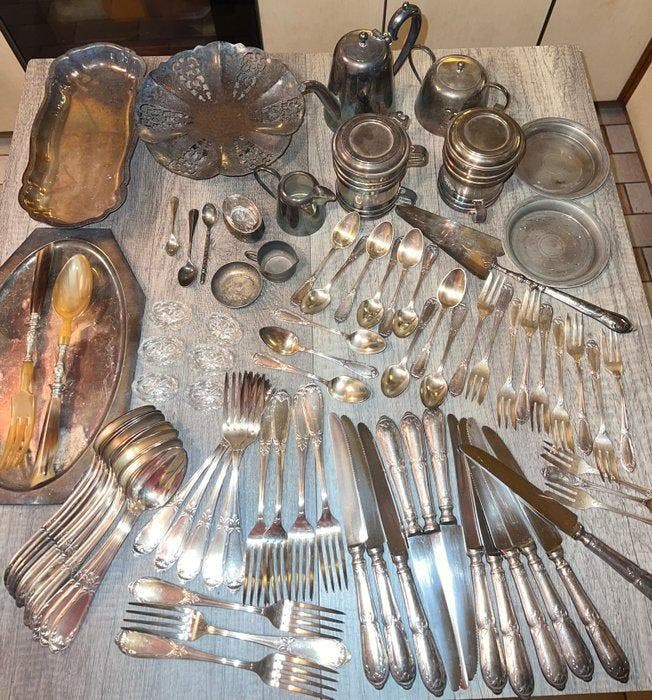 Ercuis & others - Tafelservies - Verzilverd, Antiek en Kunst, Antiek | Meubels | Tafels