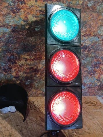 Feu de signalisation - plastiques, verre, acier - Les feux, Antiquités & Art