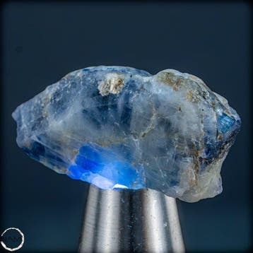 Natuurlijke ruwe saffier Met intensieve blauwtinten - 64,80