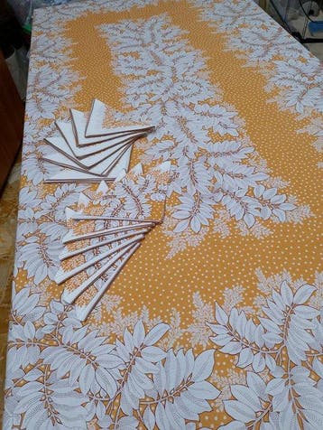 Fogliaceo en polkadots - Tafelkleed - 240 cm - 140 cm -, Antiek en Kunst