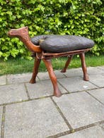 Kruk - dierkop kruk - Hout, Leder, Messing - Kameel, Antiek en Kunst
