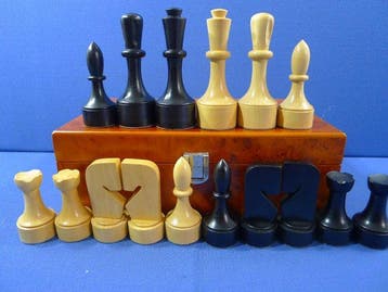 tres rare jeu déchecs Minimaliste en buis pondéré feutré et
