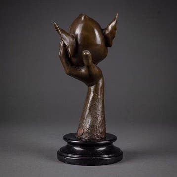 Statue, Bronzen sculptuur van een Goblin rustend op hand -