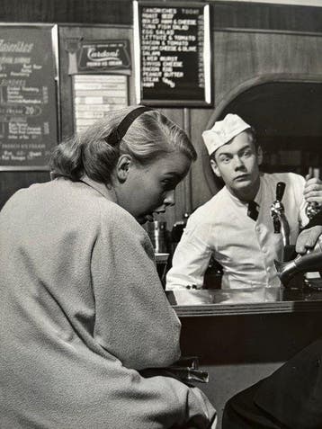 Philippe Halsman (1906-1979) - Takeaway Cocktail -