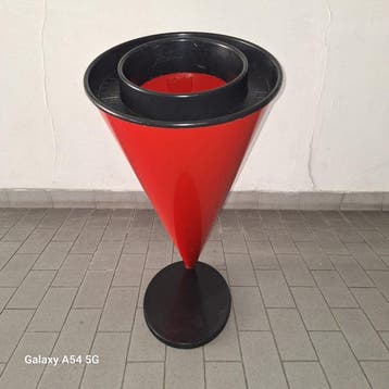 Kartell - angelo cortesi - sergio chiappa - gatto -