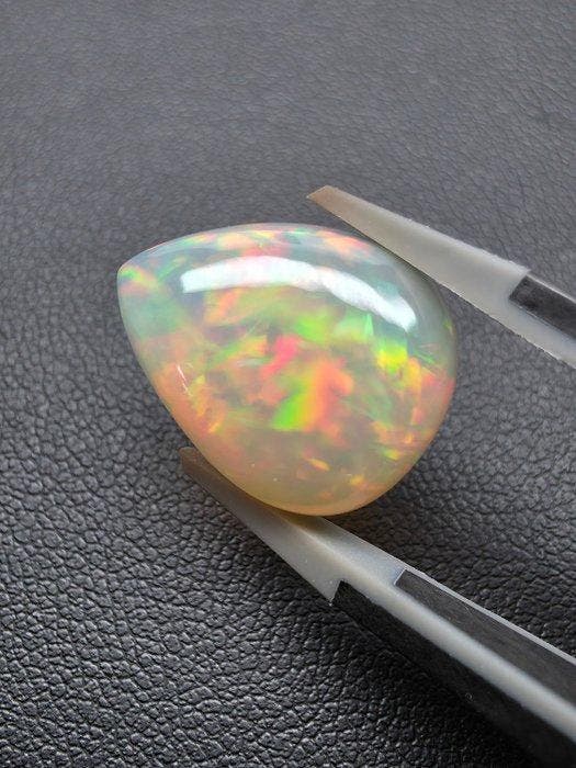 8.11ct Natural Opal Dark Based Cabochon - Hoogte: 18 mm -, Verzamelen, Mineralen en Fossielen