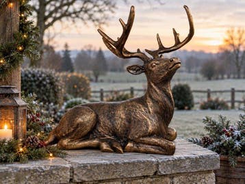 Beeld, hert liggende - 36 cm - polyresin