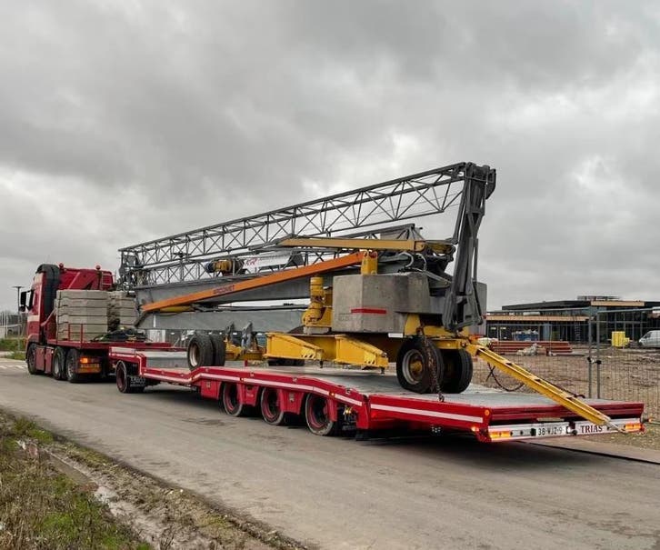 Bouwkraan Huren - Snelle levering - 10 tot 80 meter vlucht, Articles professionnels, Machines & Construction | Grues & Excavatrices